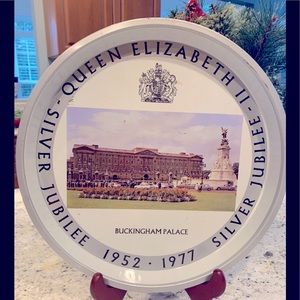Vintage Queen Elizabeth Silver Jubilee platter👑